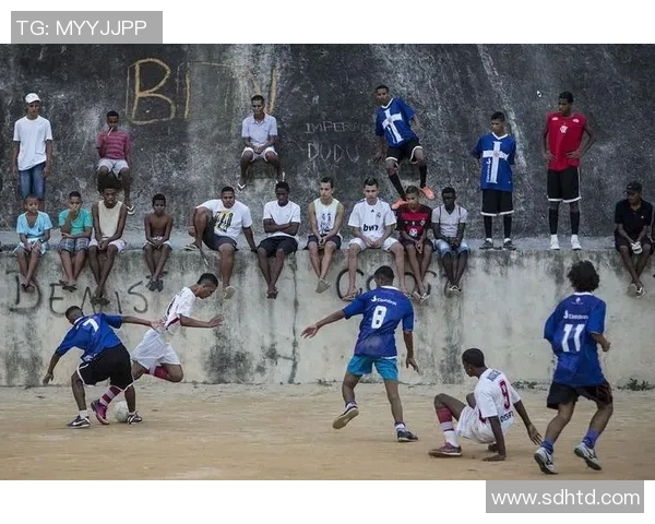 球星街头足球挑战赛：顶级球员回归街头展现超凡技术与创意玩法